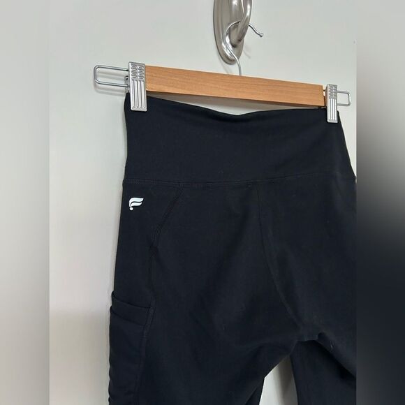 Fabletics Black Capri Leggings Sides Pockets - Picture 8 of 10